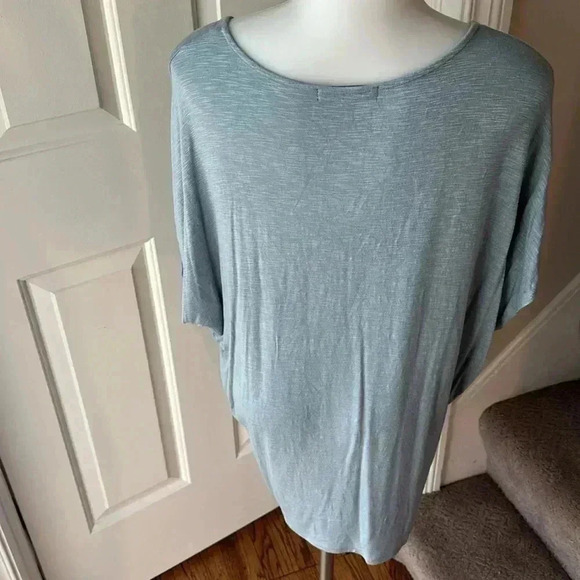 Size M light blue top by Laila Jayde - Picture 3 of 5